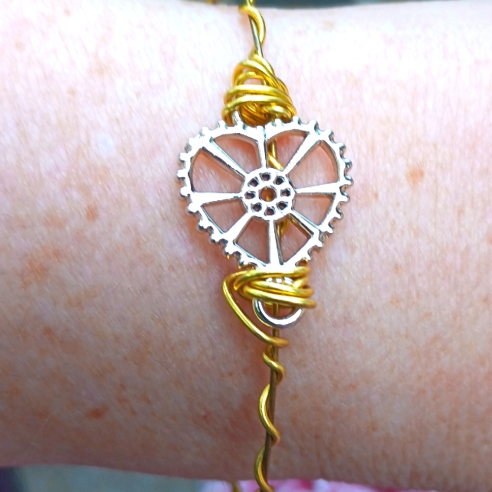 🎈3 for $10🎈NWOT Wire Wrapped Heart Bracelet